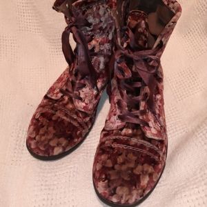 Stevie's, floral print velvet boots size 6